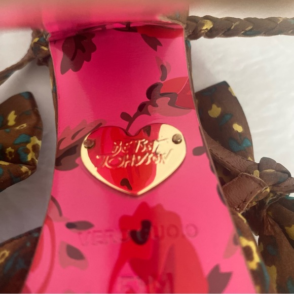 Y2K Betsey Johnson Braided floral t strap heel Size 5 - Picture 6 of 9